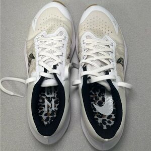 Women’s Nike Winflo 8 Premium size 8